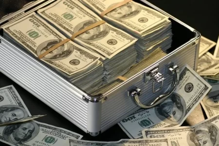 زلزال مالي بالمحمدية: مستثمرون أمريكيون ضحايا شبكة نصب وتزوير بملايين الدولارات