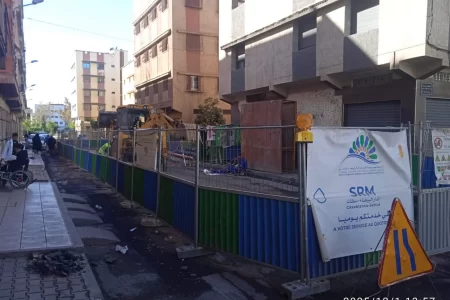 ساكنة سباتة تستنكر توقف أشغال تغيير قنوات الصرف الصحي وتزفيت الشوارع
