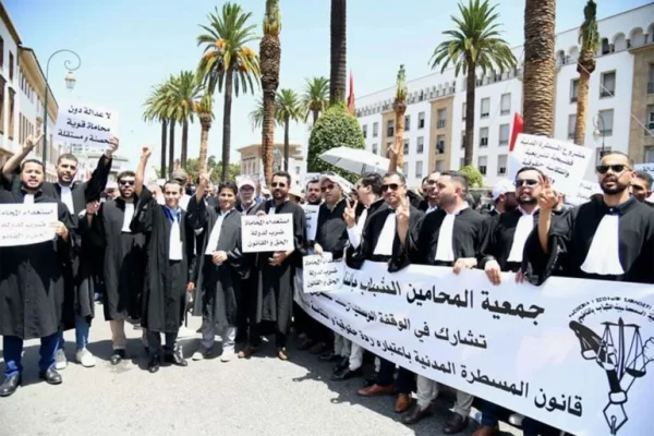 بين صمت القاعات وضجيج الاحتجاج… كيف انتصرت المحاماة للحوار؟