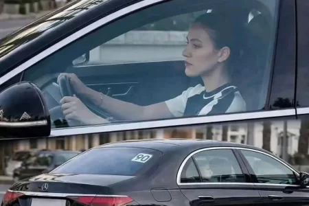 هكذا تفاعل المغاربة مع فيديو قيادة الاميرة للا خديجة لسيارتها بعد حصولها على رخصة السياقة