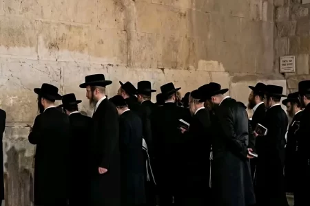 مراكش.. بعد البوالة…اليهود يقيمون طقسا دينيا بسور باب دكالة